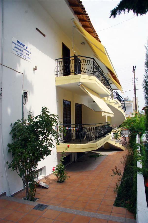 Marco'S Appartments Nea Poteidaia Bagian luar foto