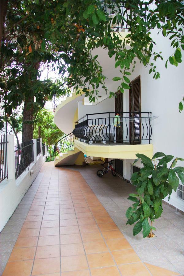 Marco'S Appartments Nea Poteidaia Bagian luar foto