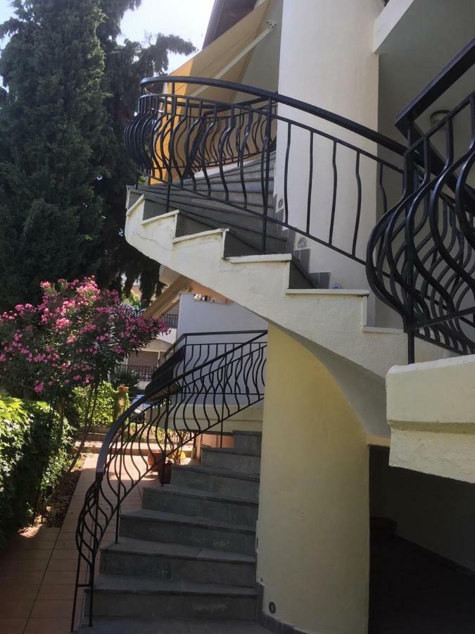 Marco'S Appartments Nea Poteidaia Bagian luar foto